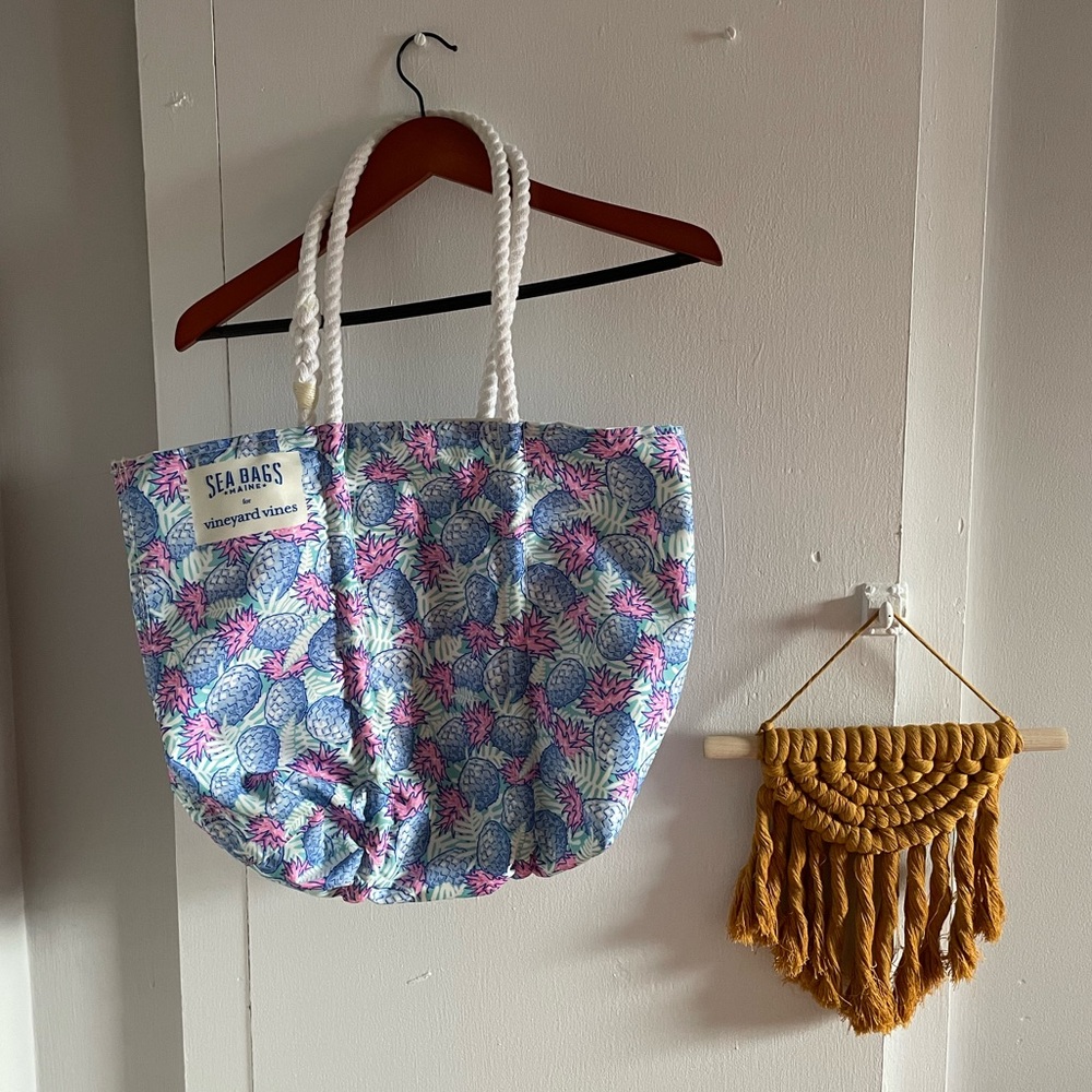 Vineyard Vines x Sea Bags Pineapple Chappy Tote